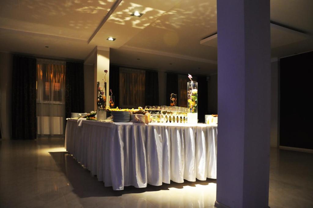 Hotel Pojezierze シュチェチネク エクステリア 写真