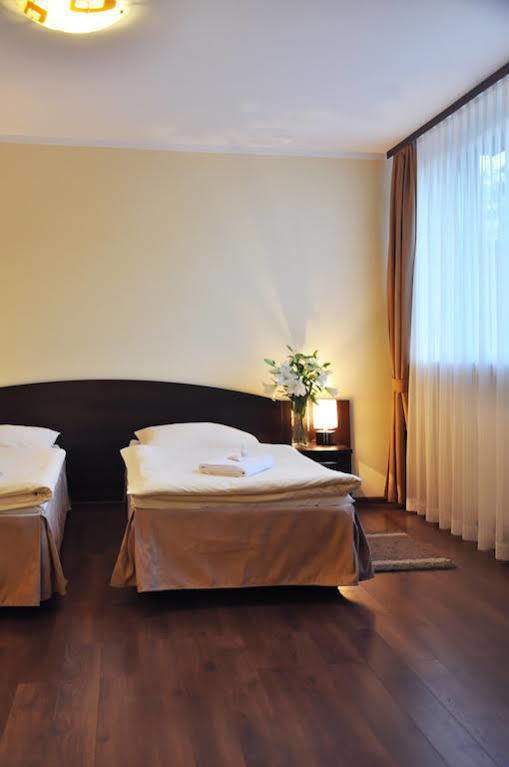 Hotel Pojezierze シュチェチネク エクステリア 写真
